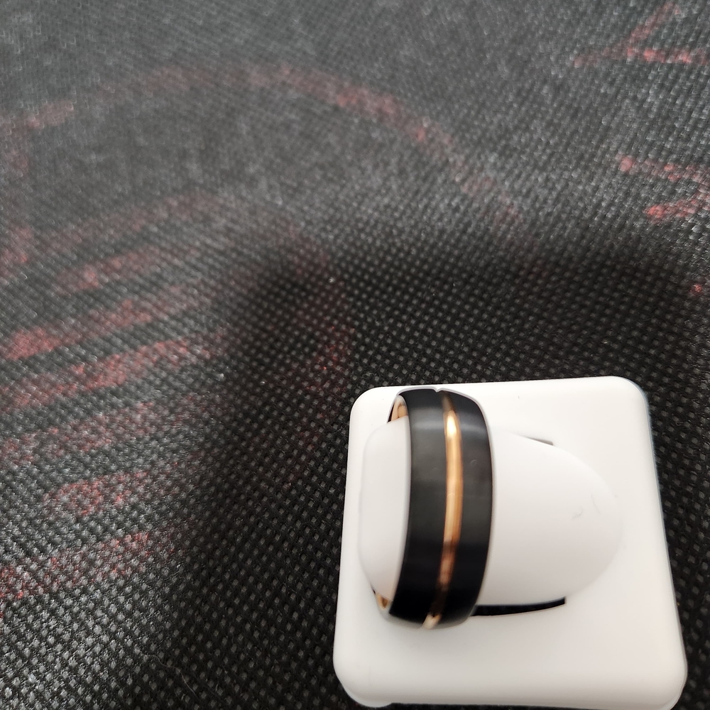 Two-Tone Black & Gold Men’s Tungsten Band – Size 10
